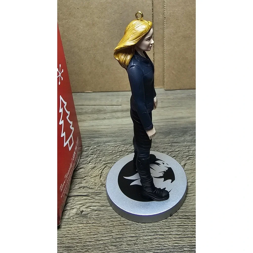 2014 Hallmark Beatrice Tris Prior / Divergent Ornament